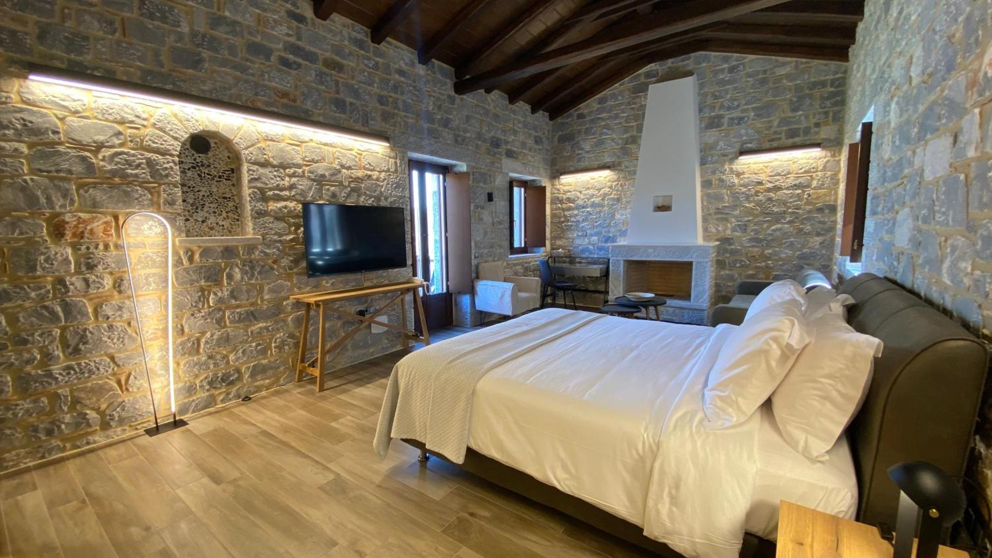Manifest Boutique Hotel Oitylo Esterno foto