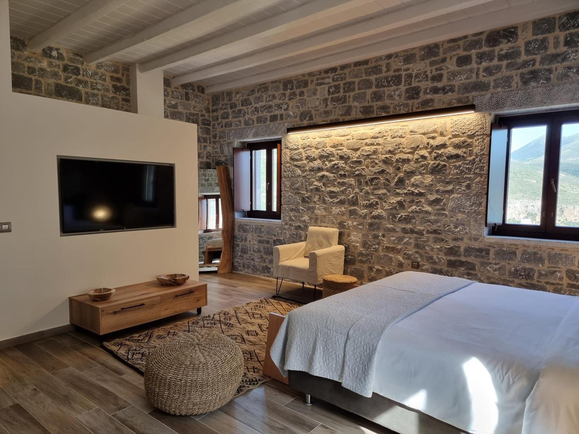 Manifest Boutique Hotel Oitylo Esterno foto