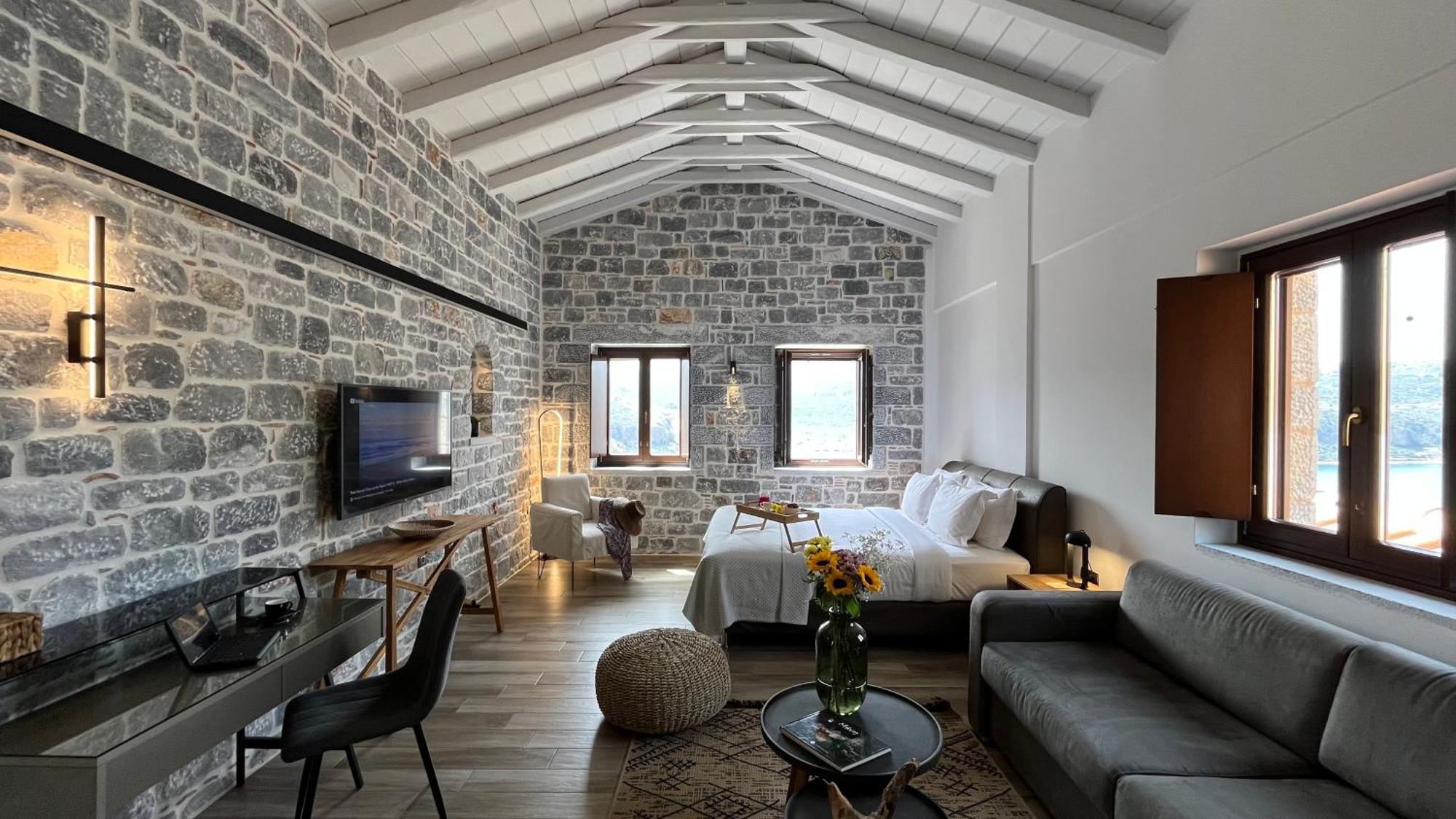 Manifest Boutique Hotel Oitylo Esterno foto