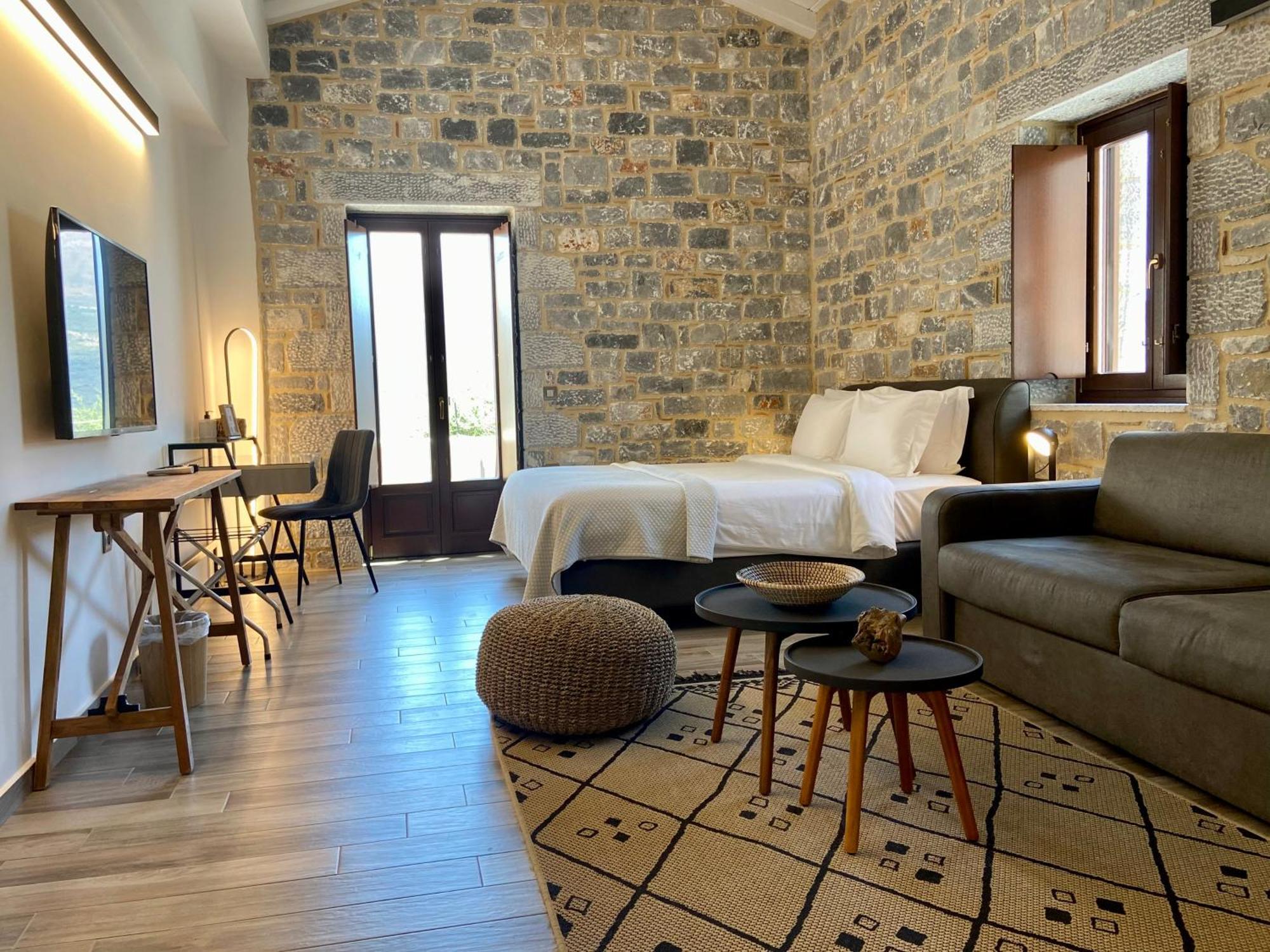 Manifest Boutique Hotel Oitylo Esterno foto