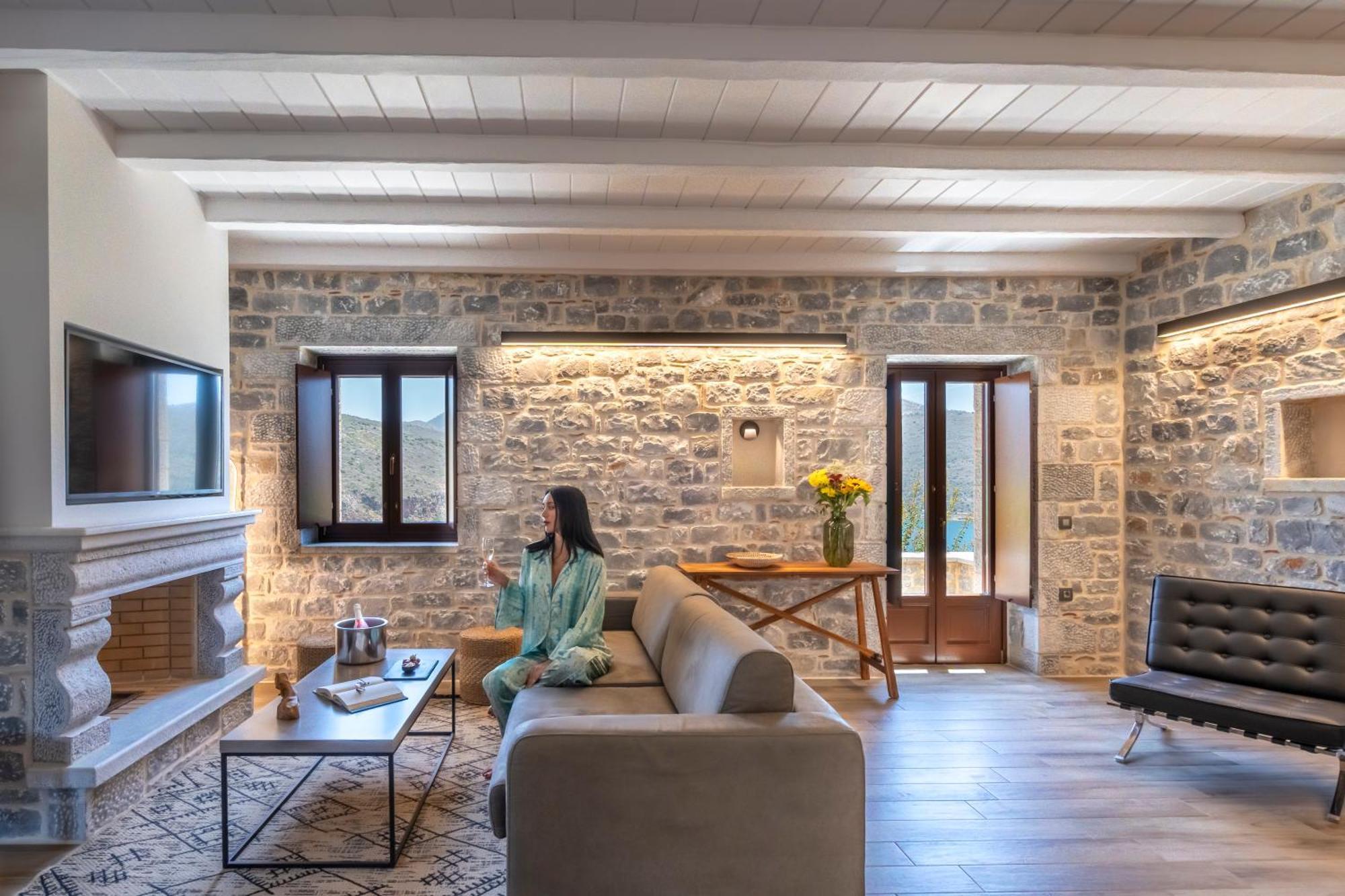 Manifest Boutique Hotel Oitylo Esterno foto