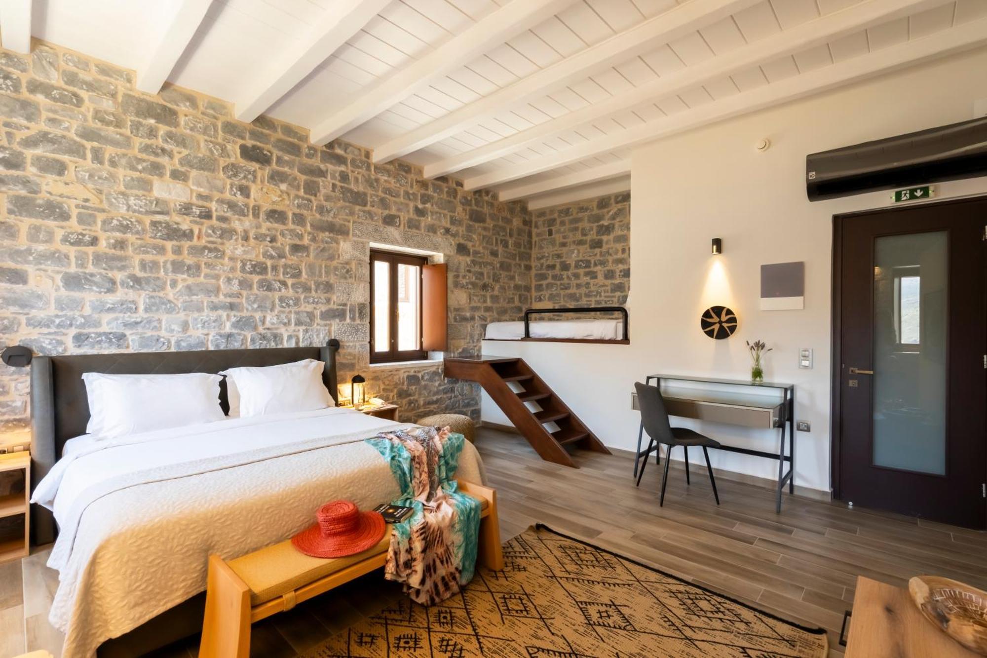 Manifest Boutique Hotel Oitylo Esterno foto