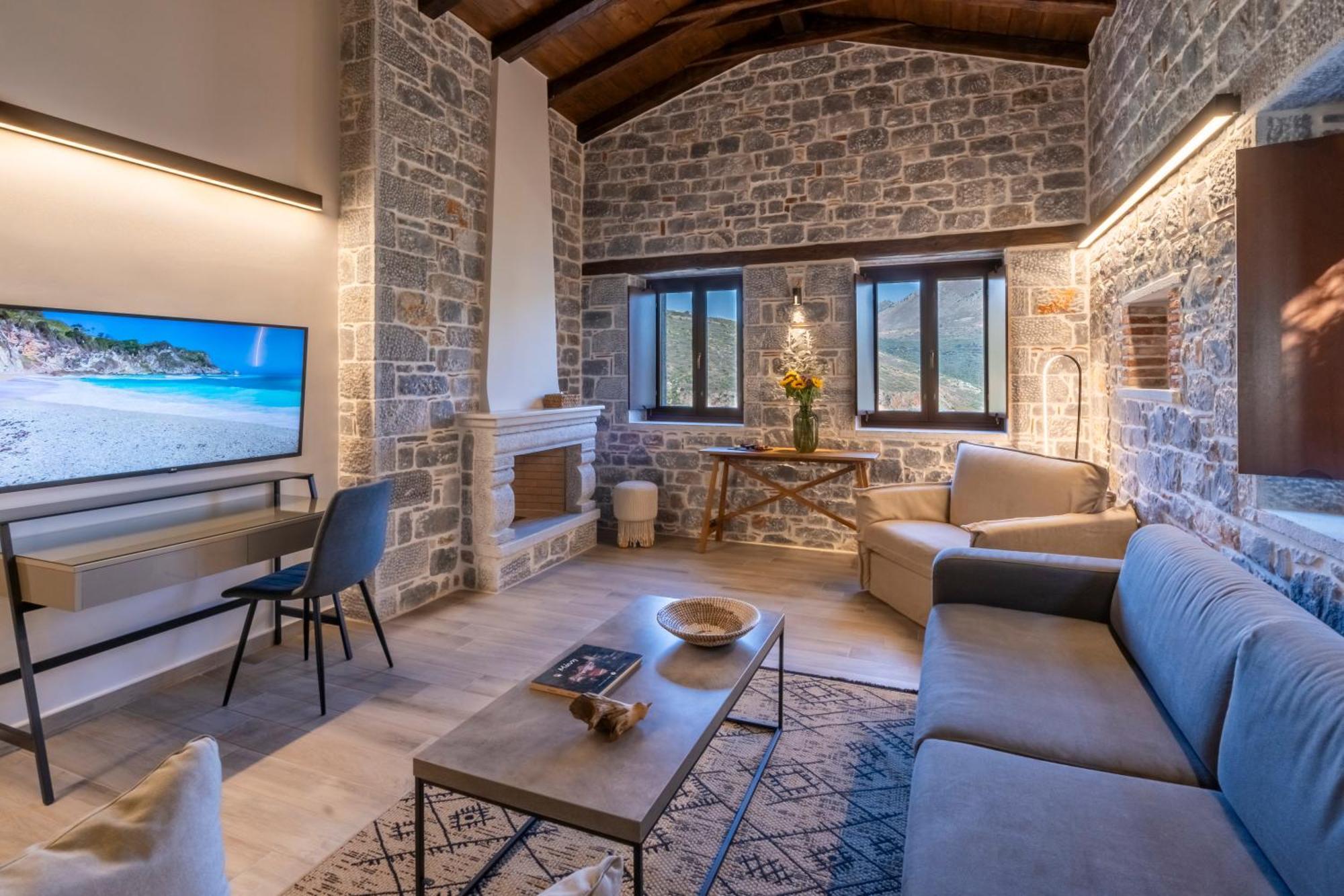 Manifest Boutique Hotel Oitylo Esterno foto