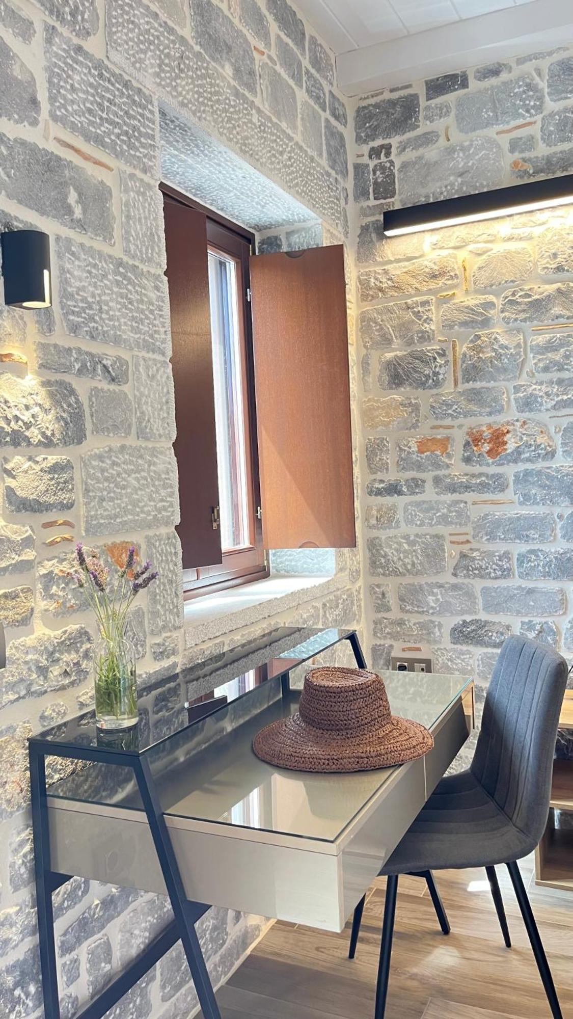 Manifest Boutique Hotel Oitylo Esterno foto