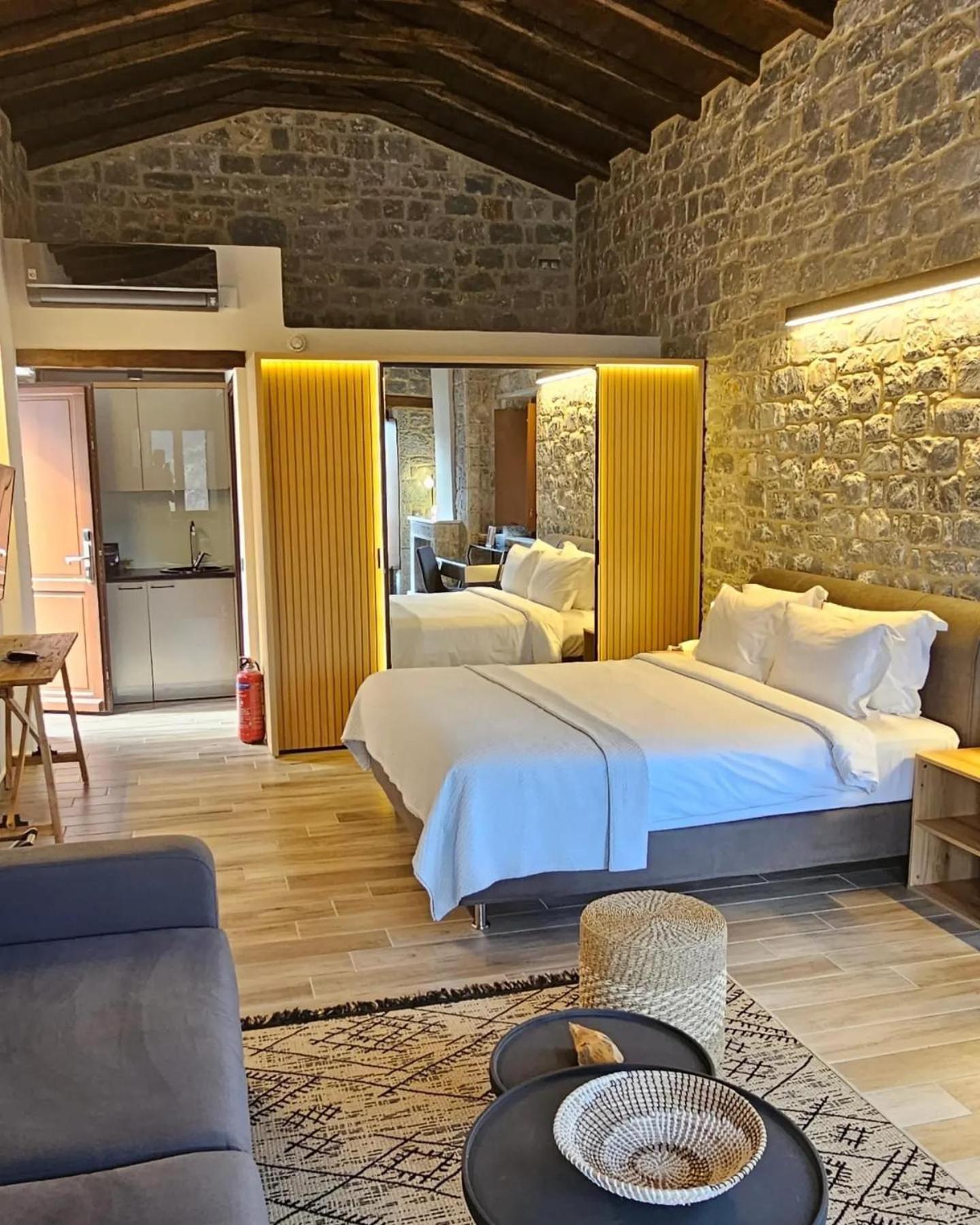 Manifest Boutique Hotel Oitylo Esterno foto